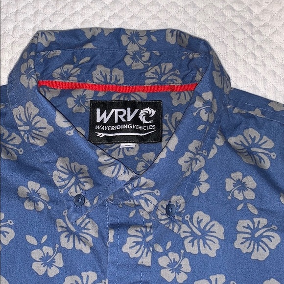 SOLD 🏄‍♂️ WRV Wave Riding Vehicles Floral Shirt - Picture 3 of 7